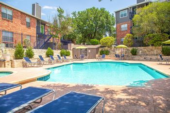 Resort style pool with free wi-fi